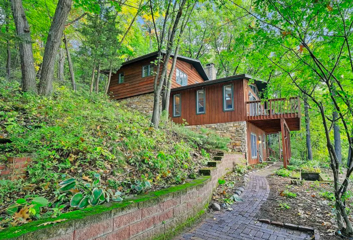 Hudson, Wis. "treehouse" for sale
